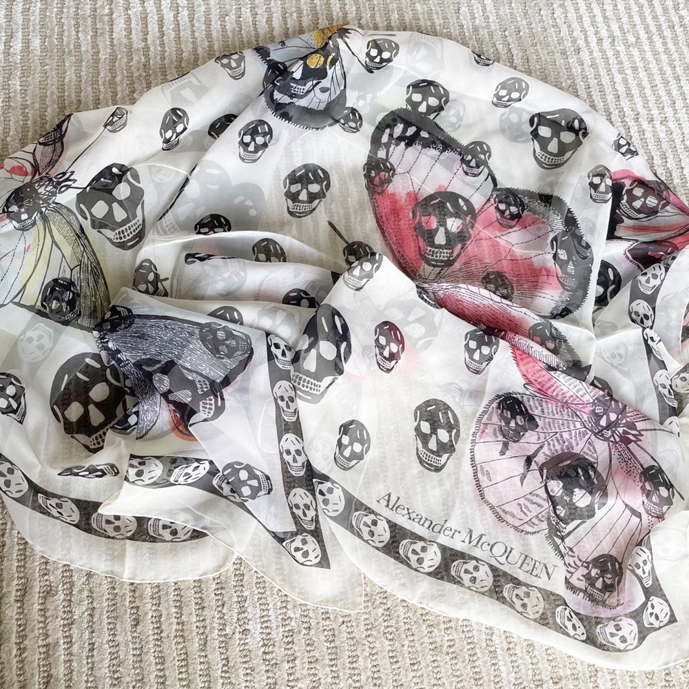 🆕 Alexander McQueen NWT Skull & Butterfly Scarf - Picture 8 of 16